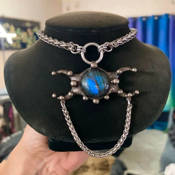 Dark blue iridescent labradorite stone triple moon charm boho goth necklace - Picture 2 of 12